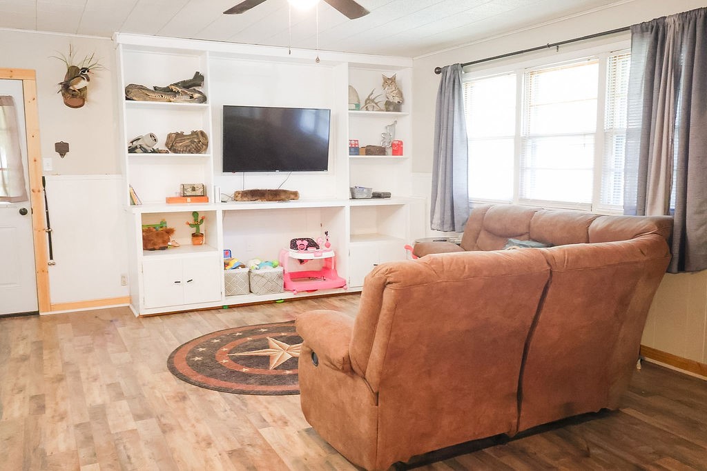 725 S Austin Street De Leon TX 76444