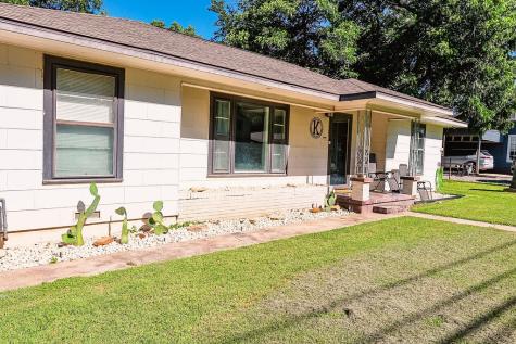725 S Austin Street De Leon TX 76444