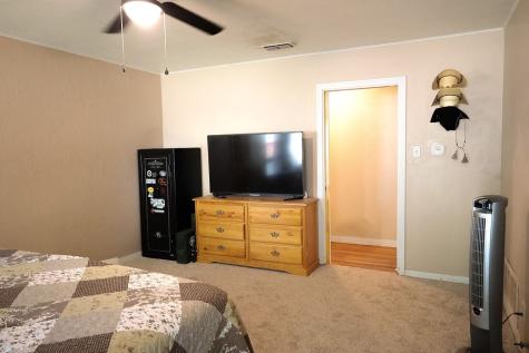 725 S Austin Street De Leon TX 76444