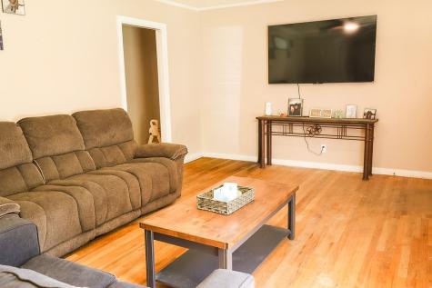 725 S Austin Street De Leon TX 76444