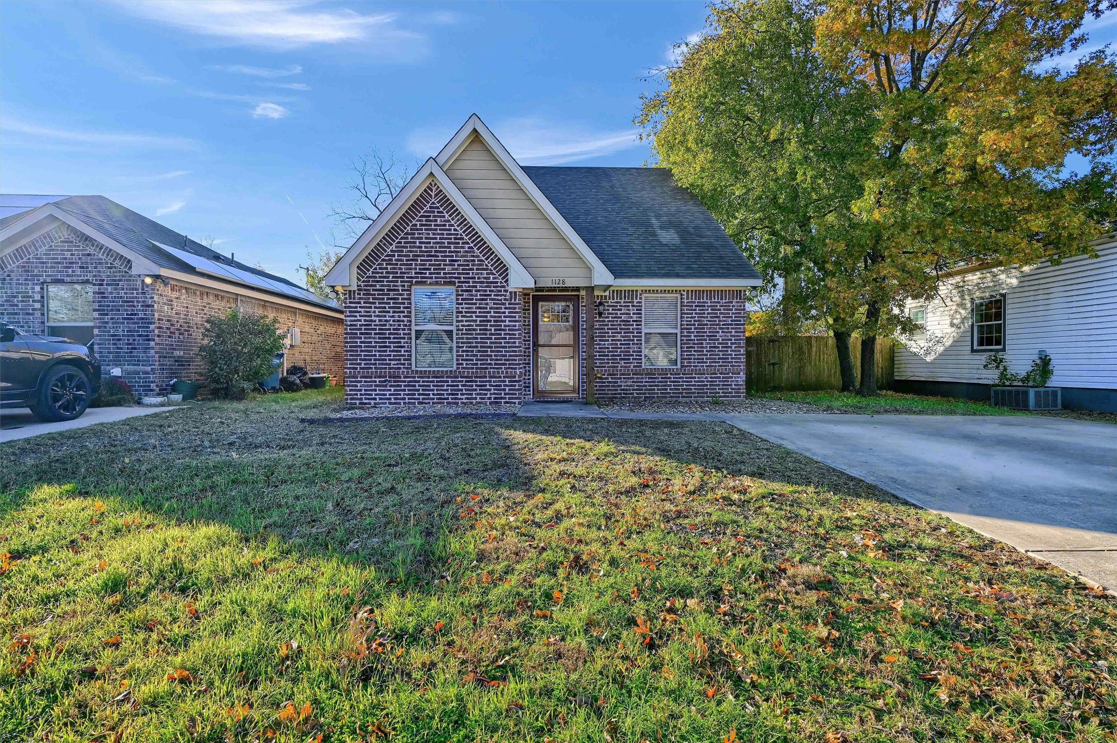 1128 W Day Street Denison TX 75020