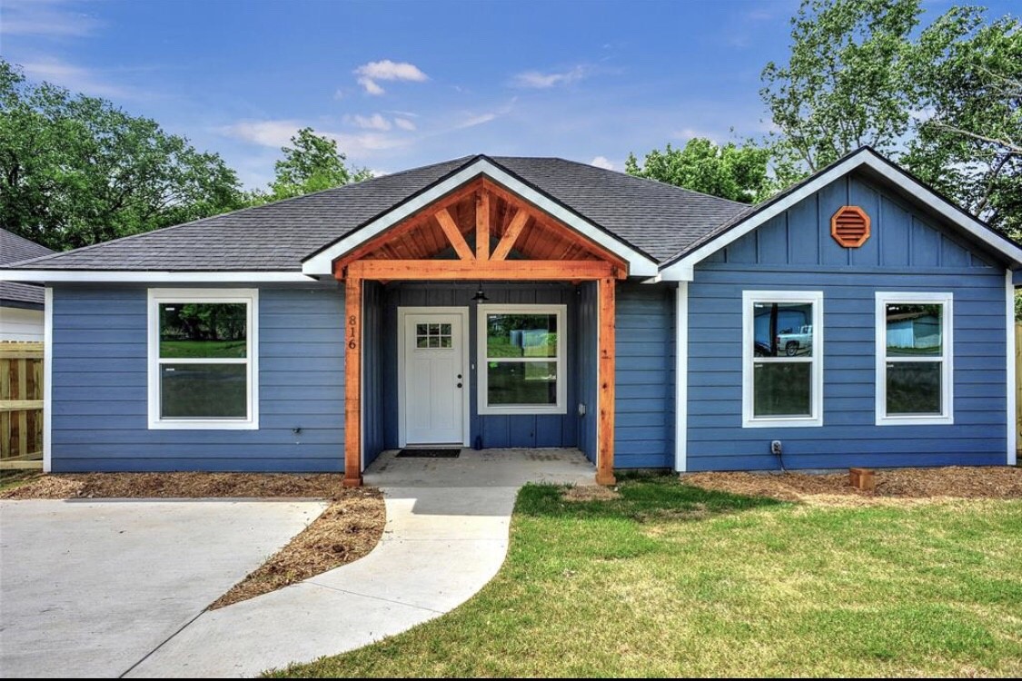 816 W Coffin Street Denison TX 75020