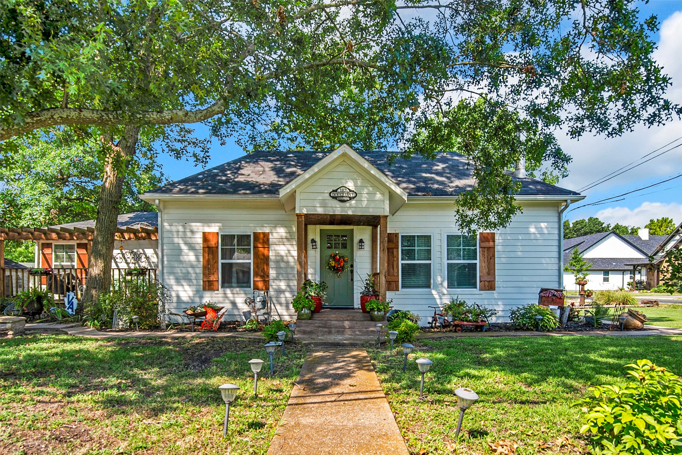 182 Douglas Street Van Alstyne TX 75495