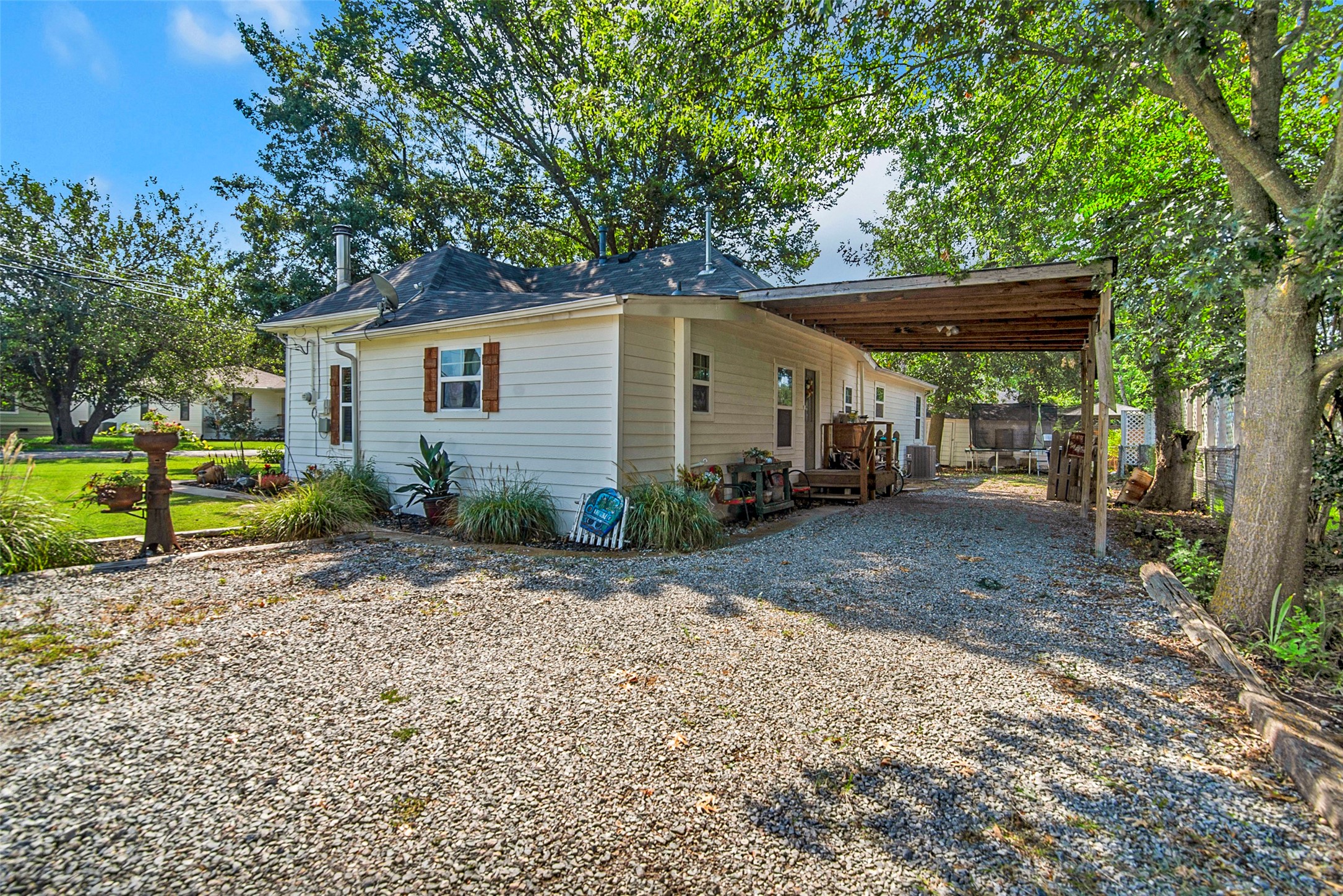 182 Douglas Street Van Alstyne TX 75495