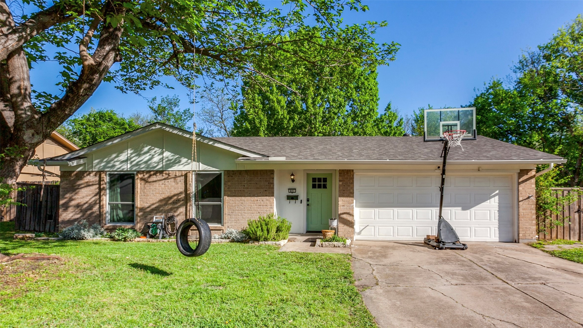 601 Meadowcreek Lane Garland TX 75043