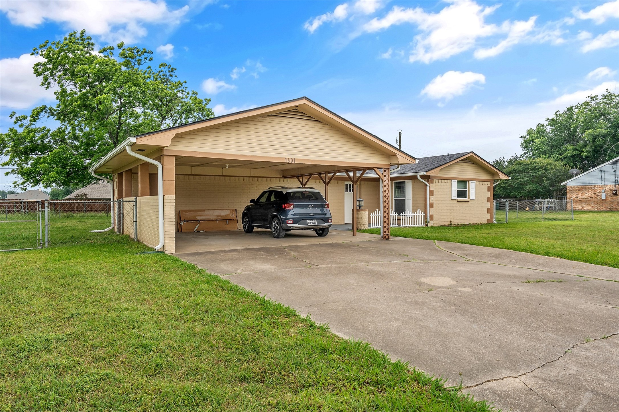 1601 Elizabeth Street Kaufman TX 75142