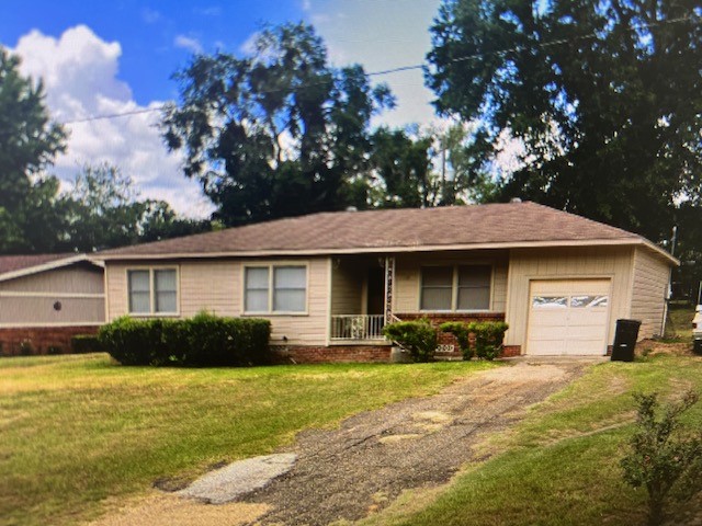 2215 S 13th Street Longview TX 75602