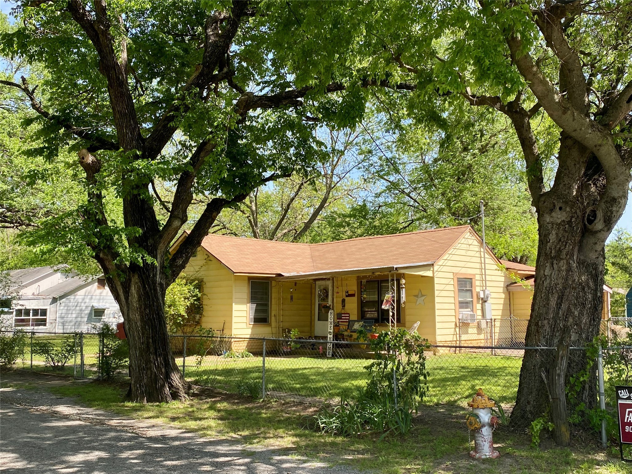 1115 S 6th Street Bonham TX 75418