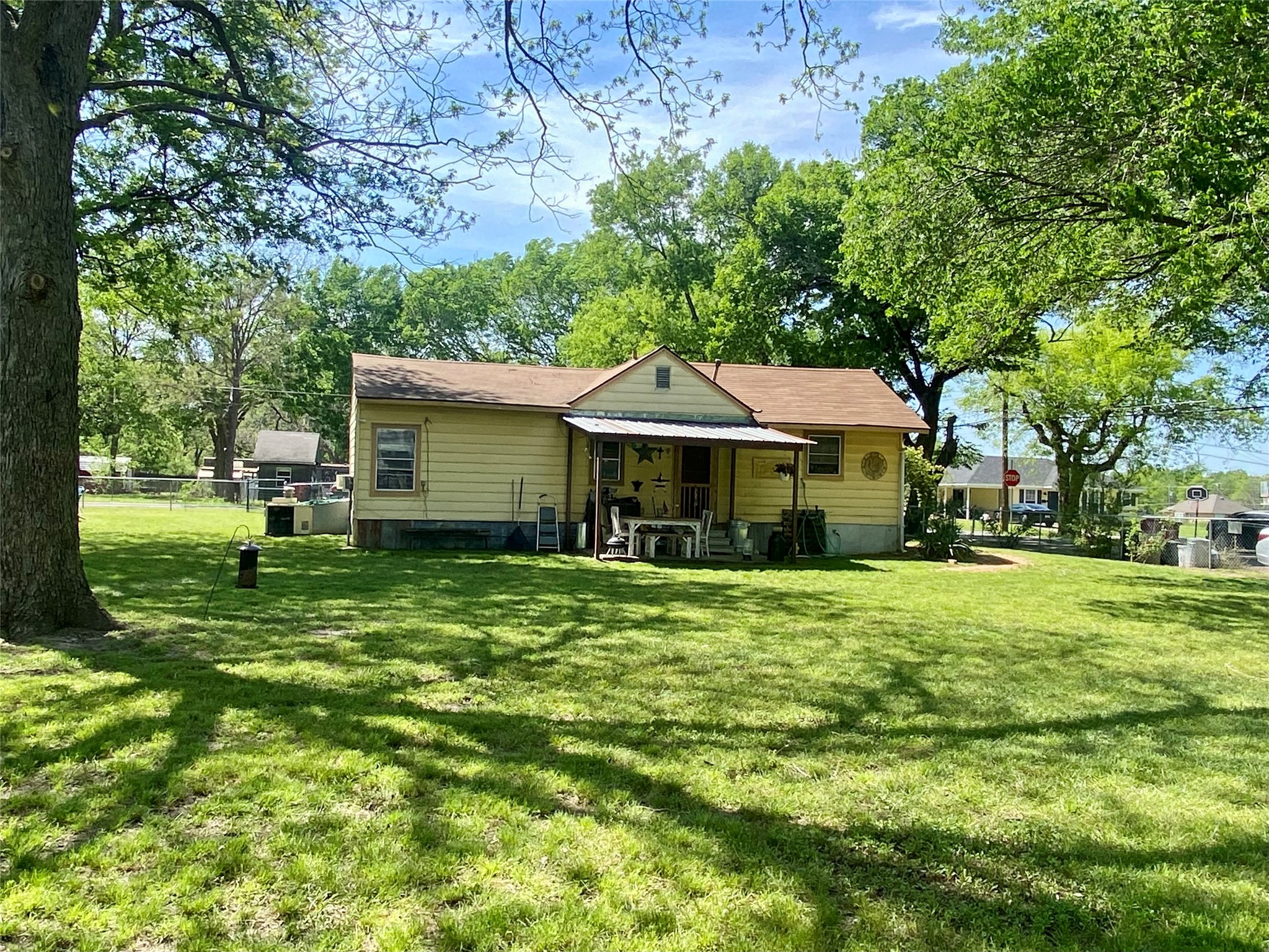 1115 S 6th Street Bonham TX 75418