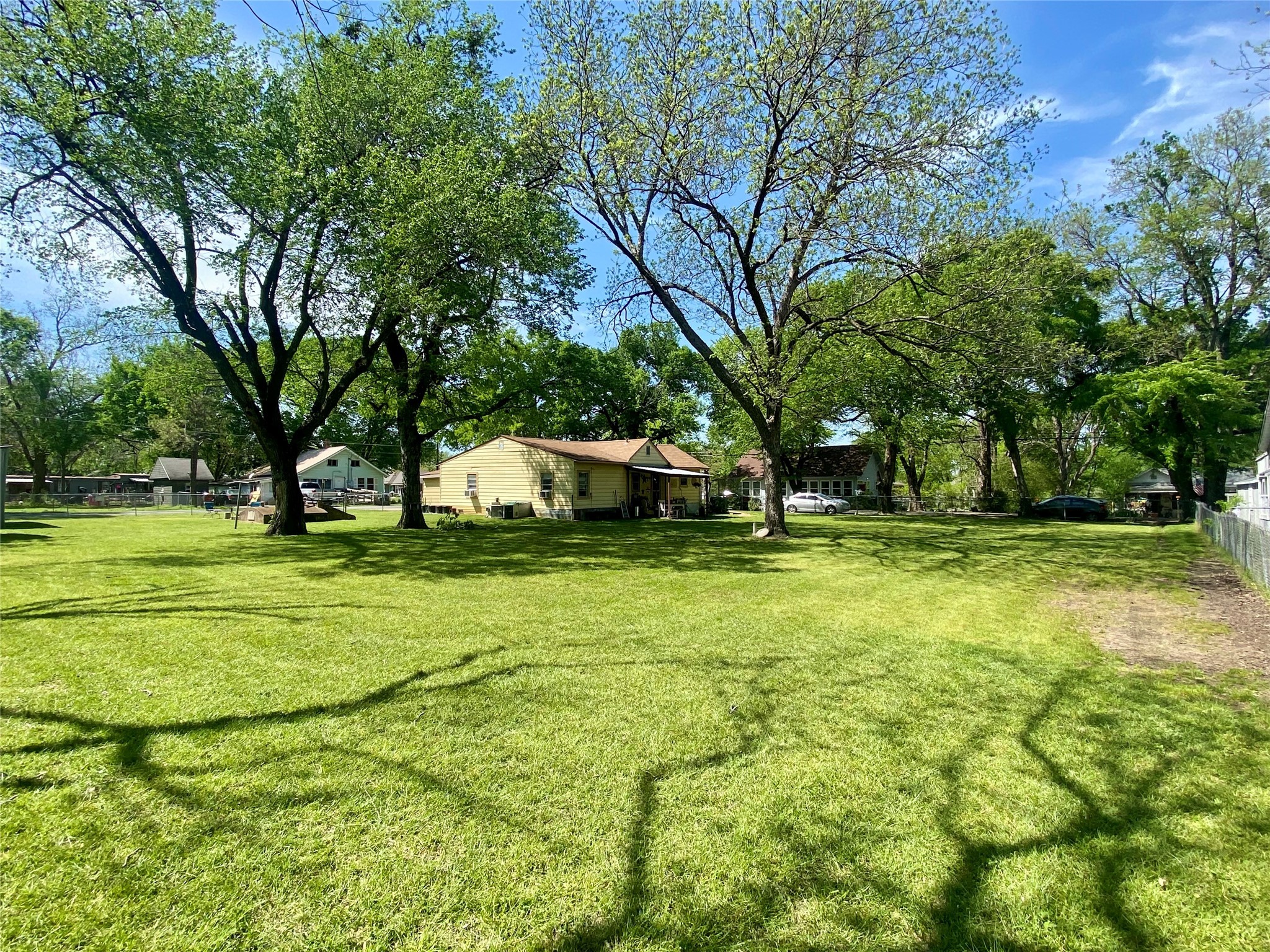 1115 S 6th Street Bonham TX 75418