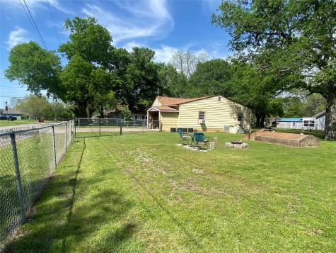 1115 S 6th Street Bonham TX 75418