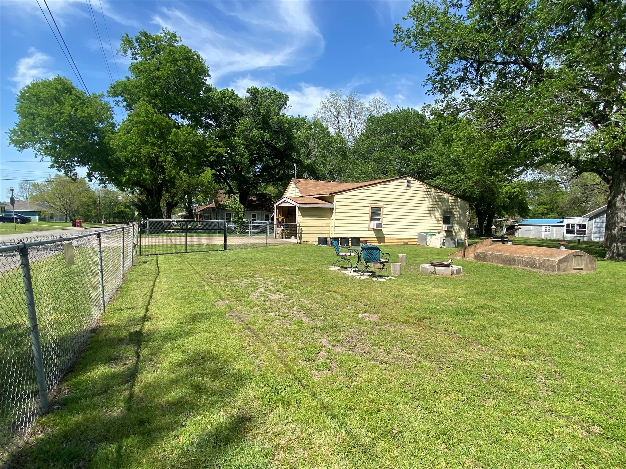 1115 S 6th Street Bonham TX 75418