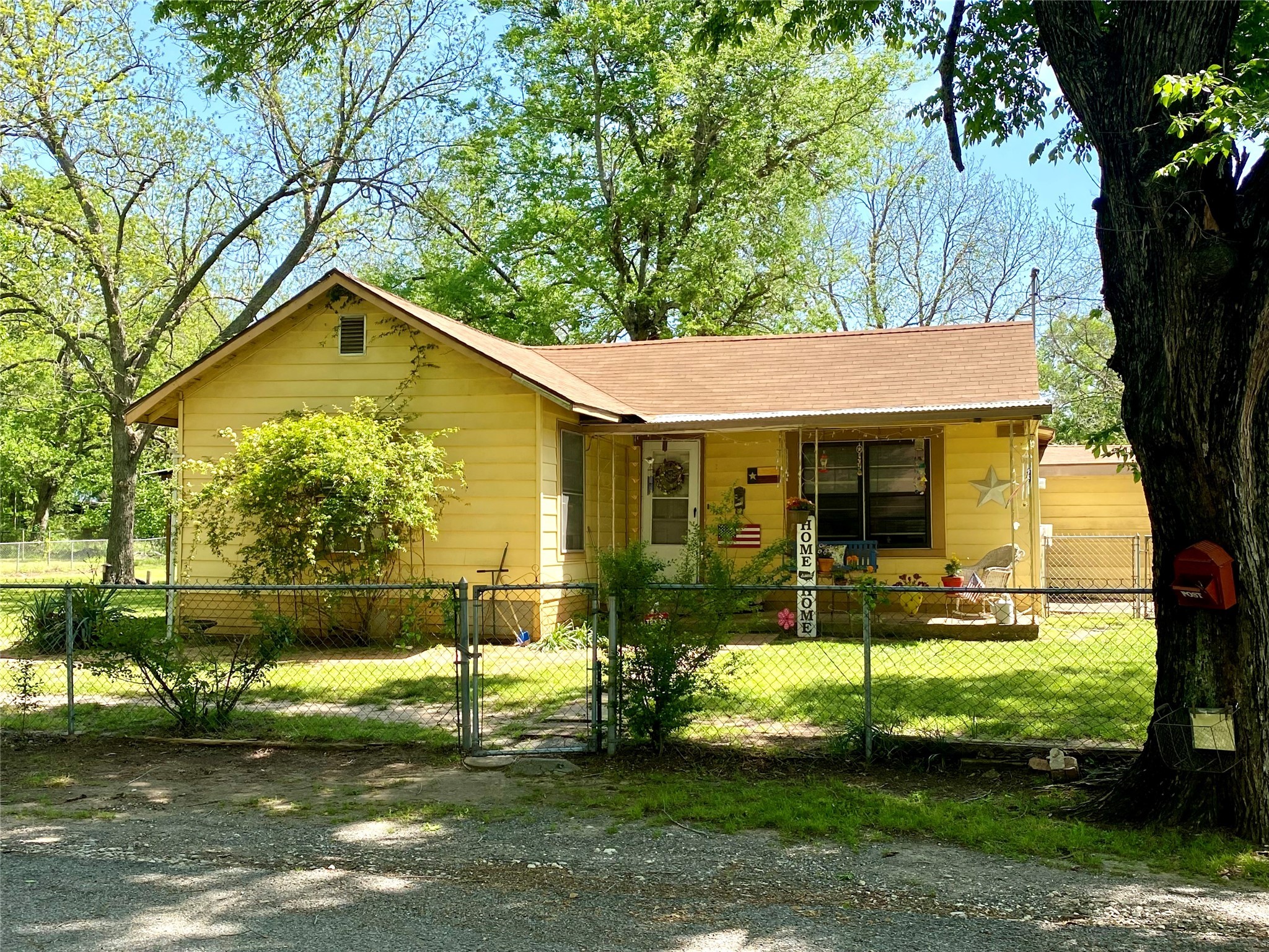 1115 S 6th Street Bonham TX 75418