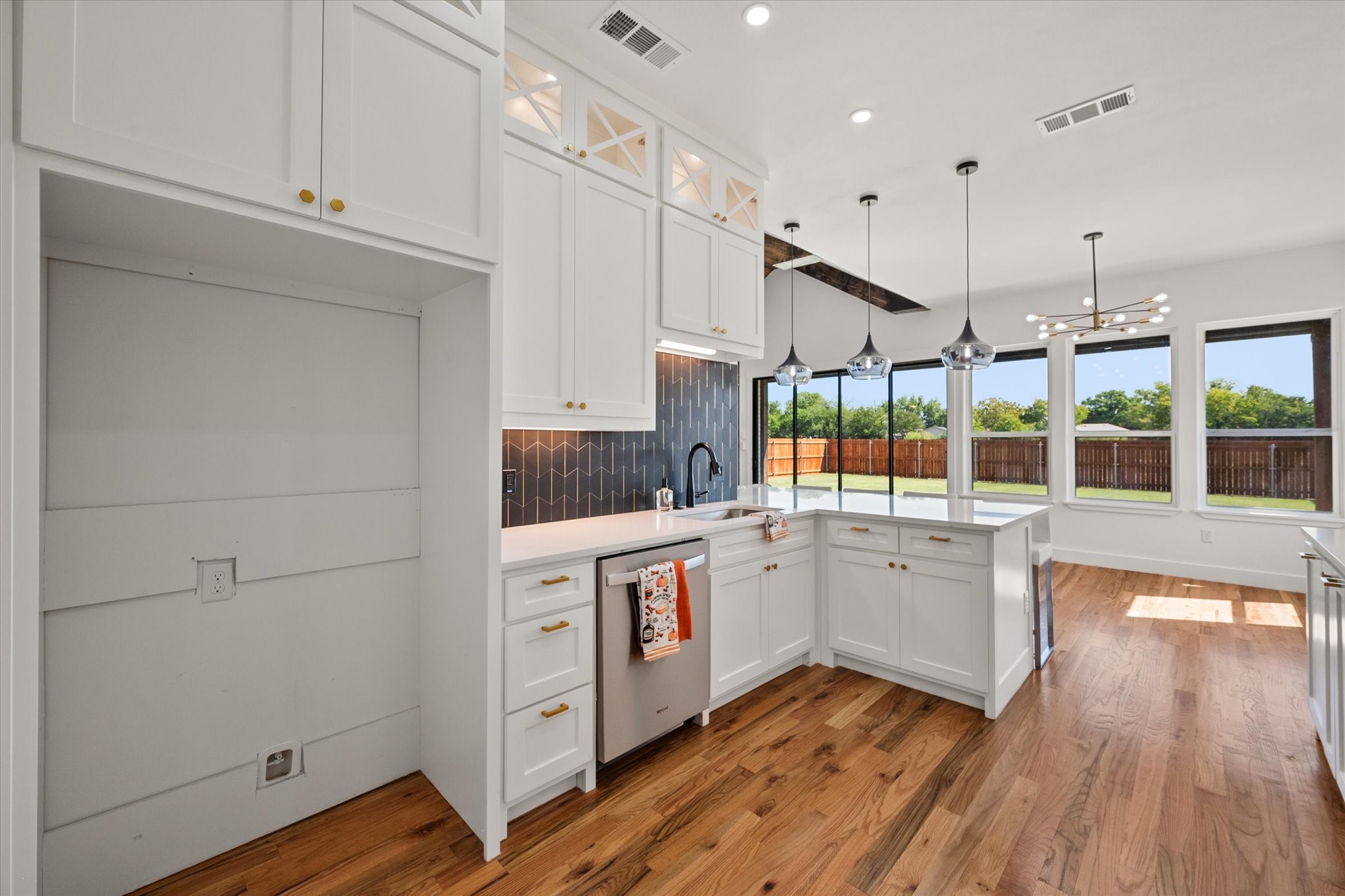 122 Yvonne Street Red Oak TX 75154