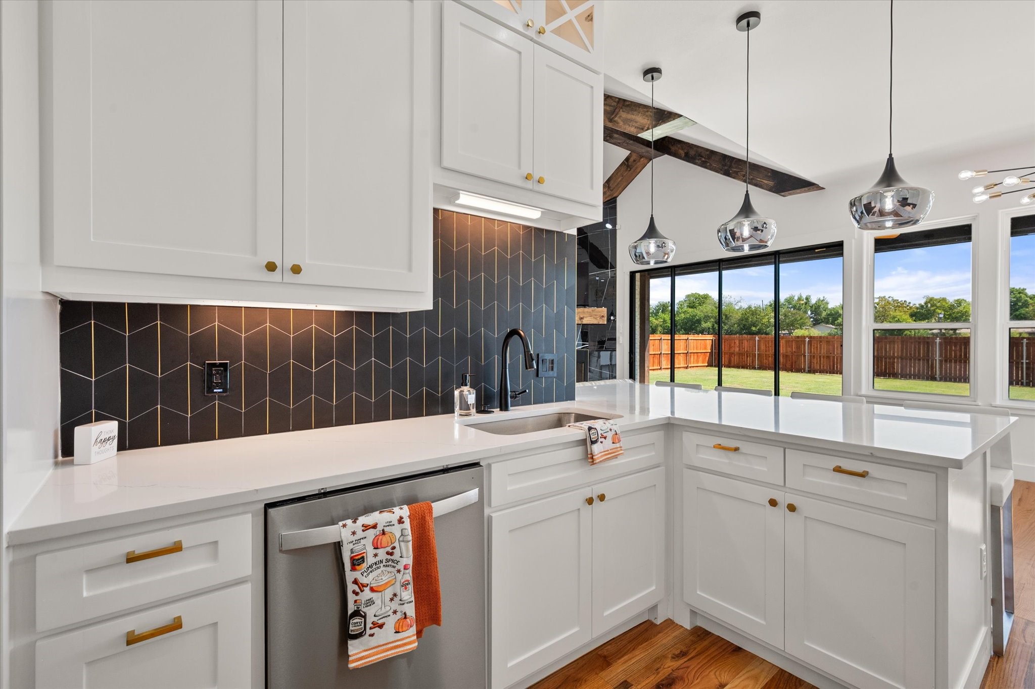 122 Yvonne Street Red Oak TX 75154