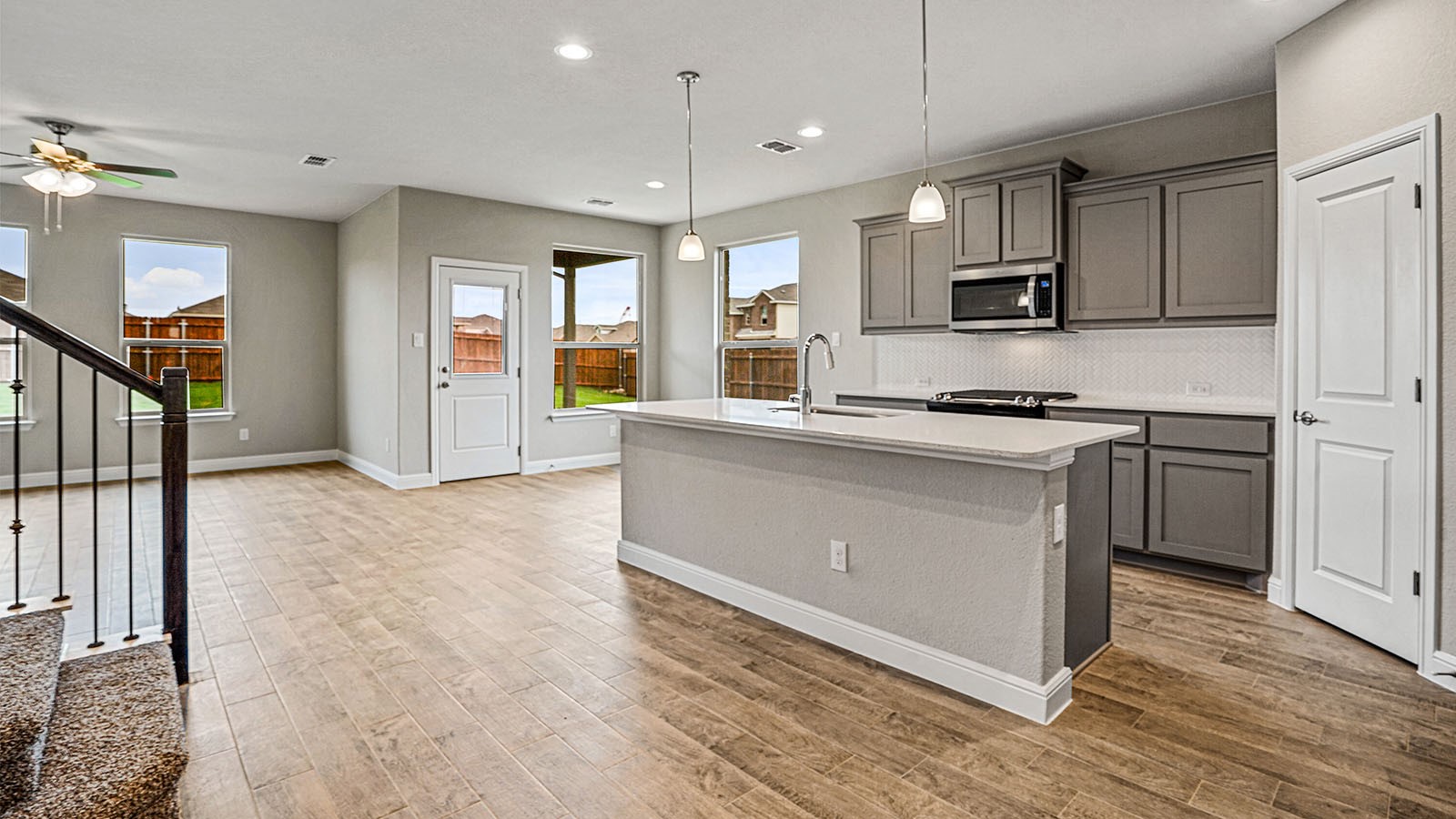 1338 Canterbury Trail Desoto TX 75115