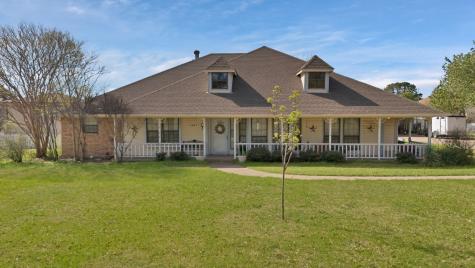 1607 Ernie Lane Grand Prairie TX 75052