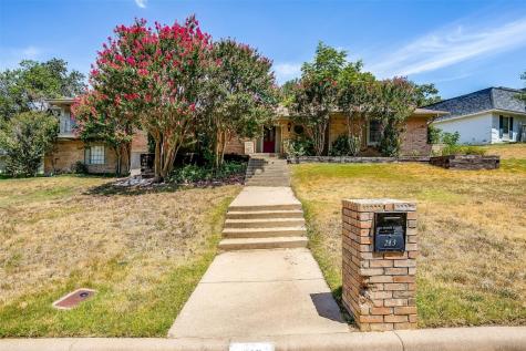 213 Silverleaf Drive Fort Worth TX 76112