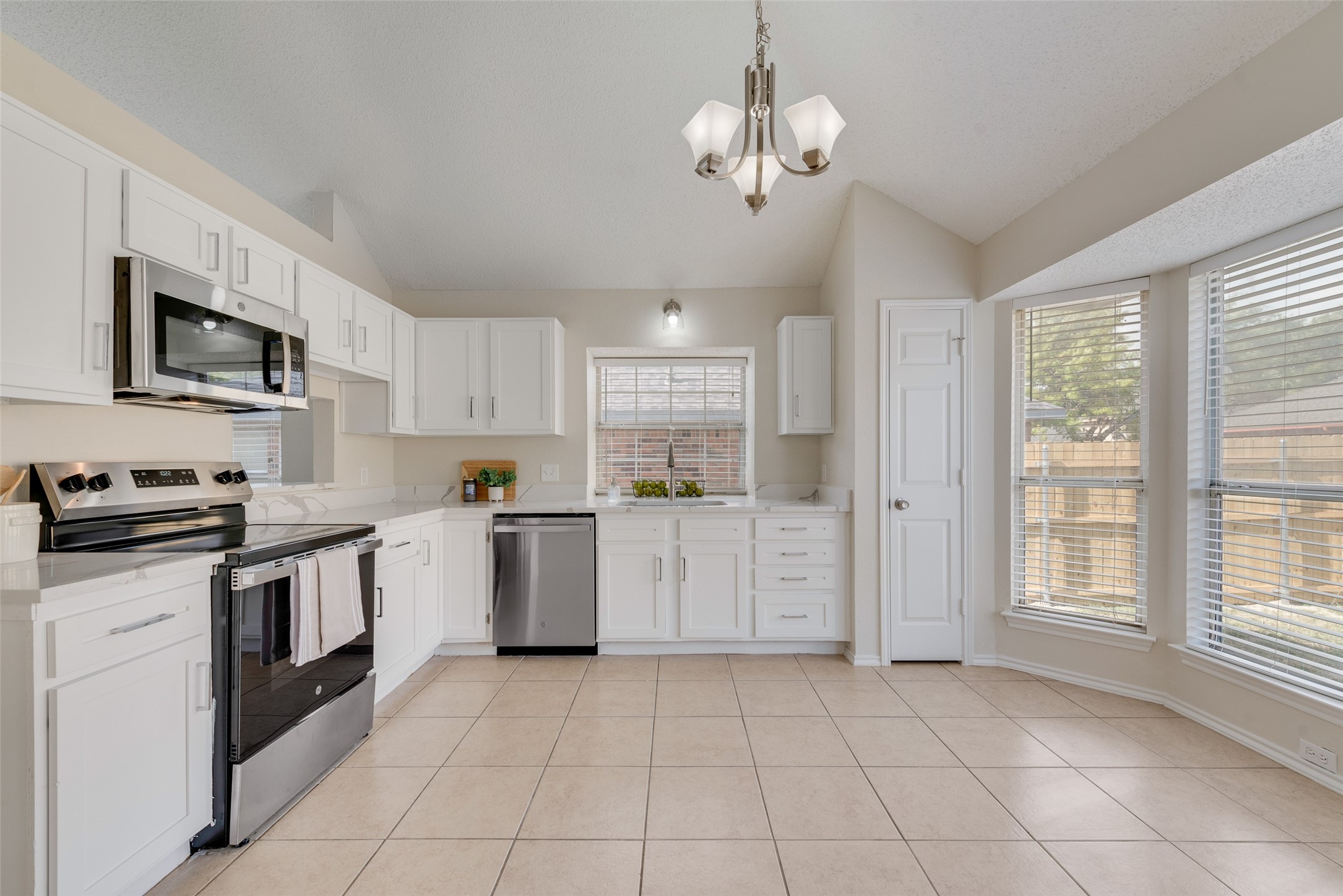 2253 Merrimac Lane Lancaster TX 75146