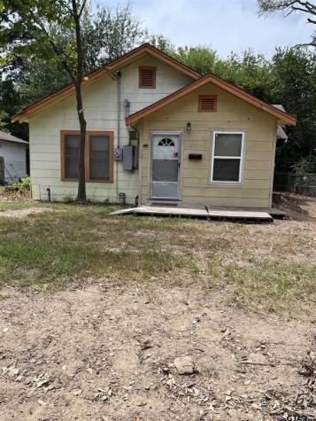 805 University Street Mineola TX 75773