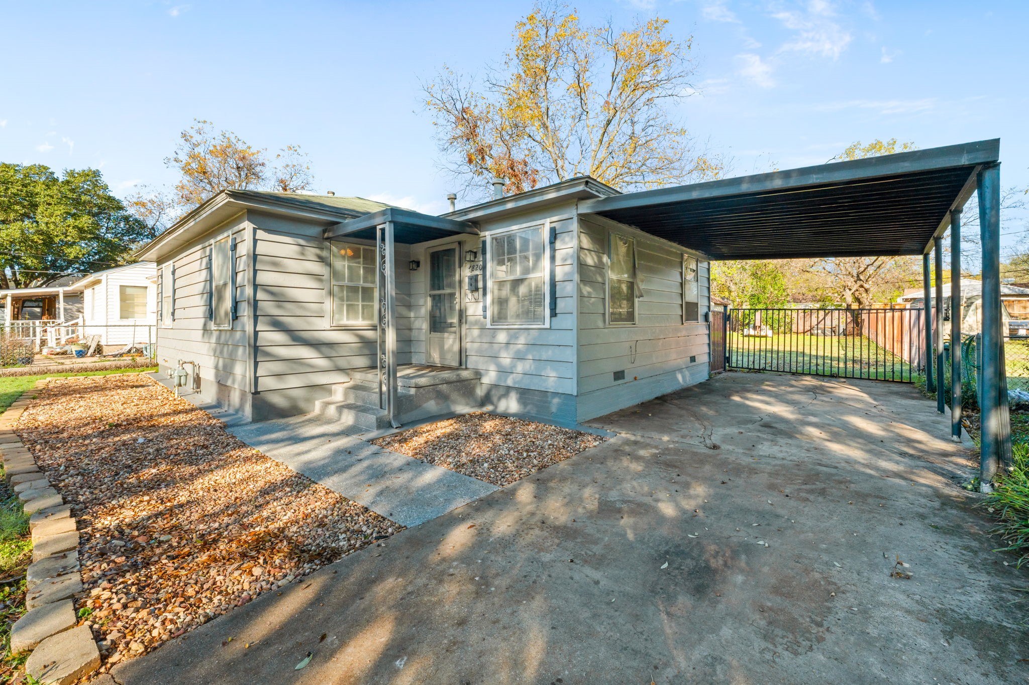 4820 Almena Road River Oaks TX 76114