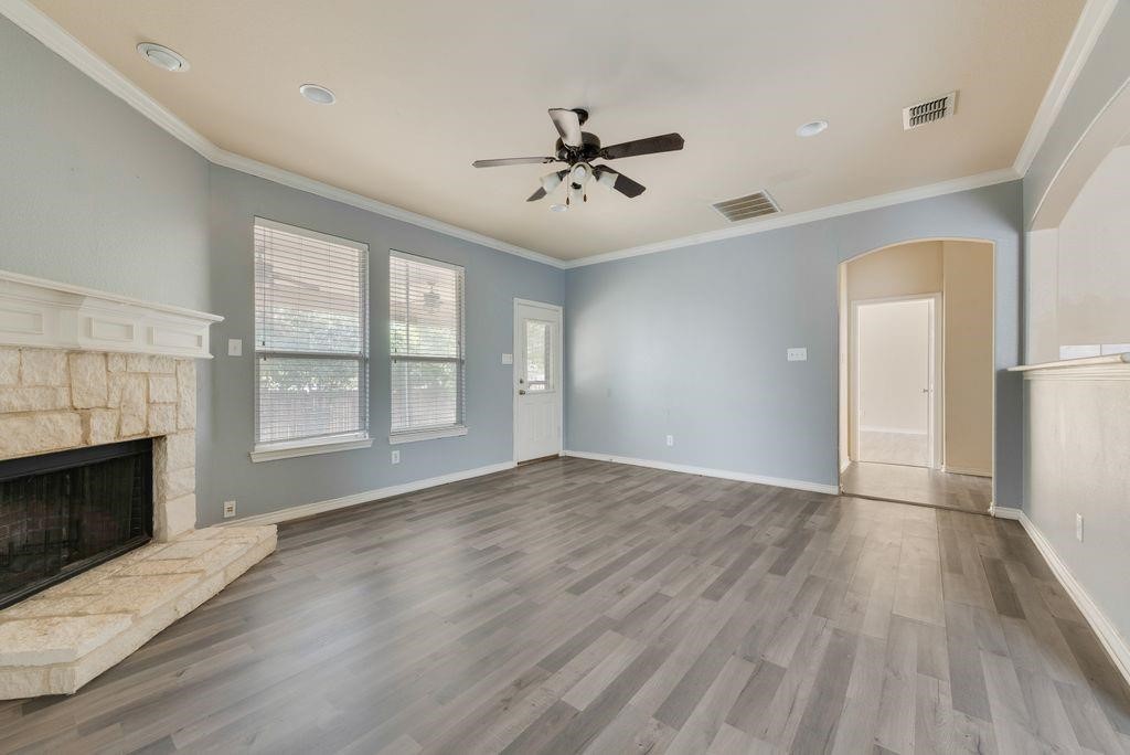 851 Grant Street Burleson TX 76028