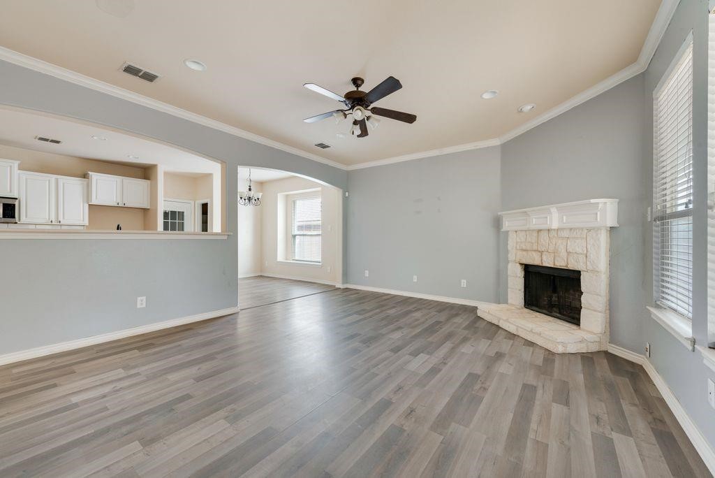 851 Grant Street Burleson TX 76028