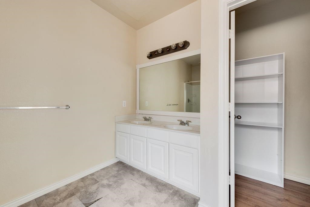 851 Grant Street Burleson TX 76028