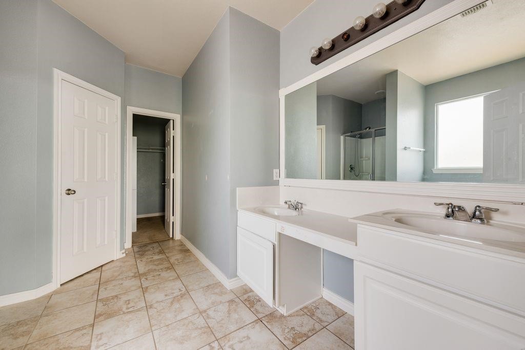 851 Grant Street Burleson TX 76028
