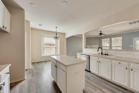 851 Grant Street Burleson TX 76028