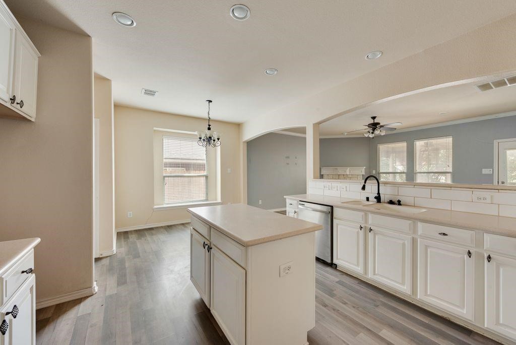 851 Grant Street Burleson TX 76028