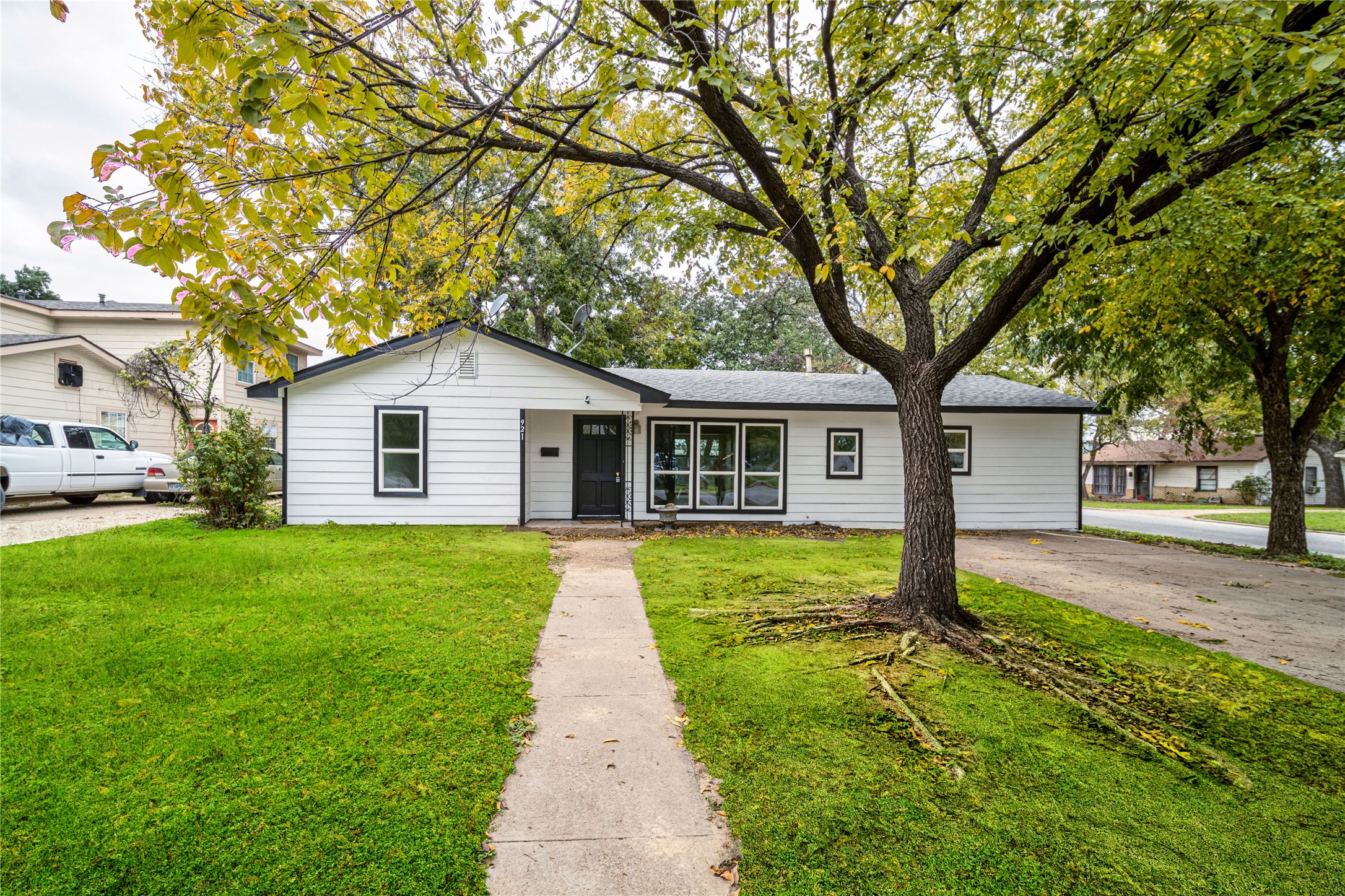 921 NE 31st Street Grand Prairie TX 75050