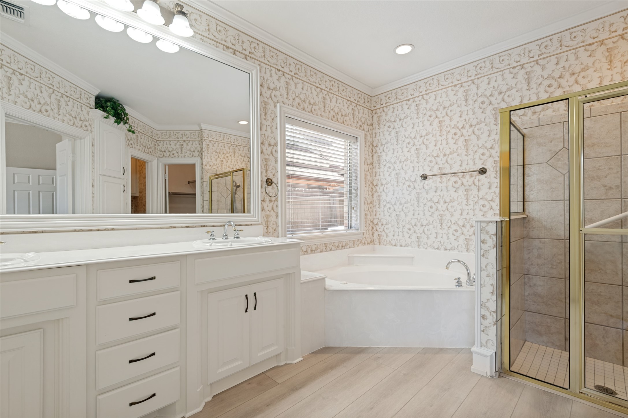 2409 Bedford Circle Bedford TX 76021