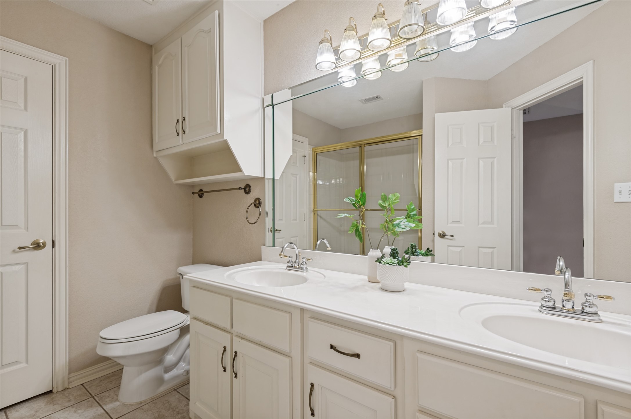 2409 Bedford Circle Bedford TX 76021
