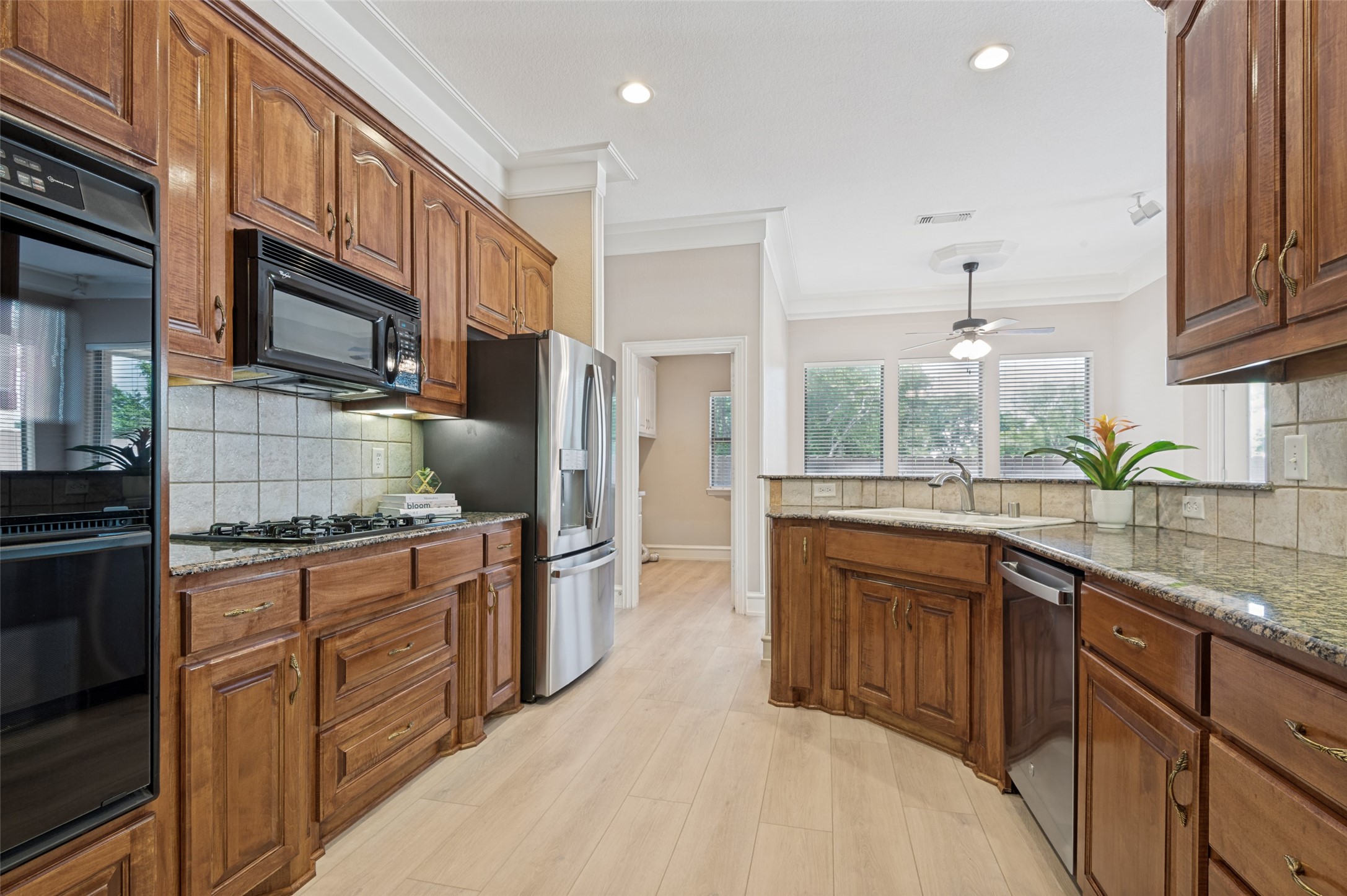 2409 Bedford Circle Bedford TX 76021
