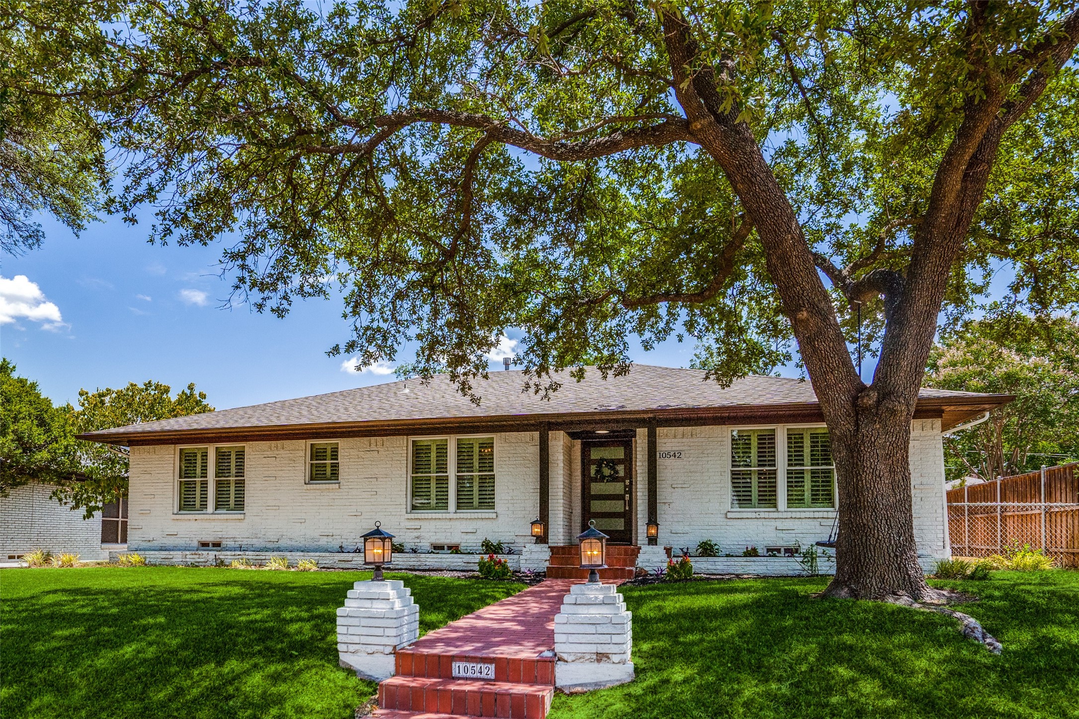 10542 Vinemont Street Dallas TX 75218