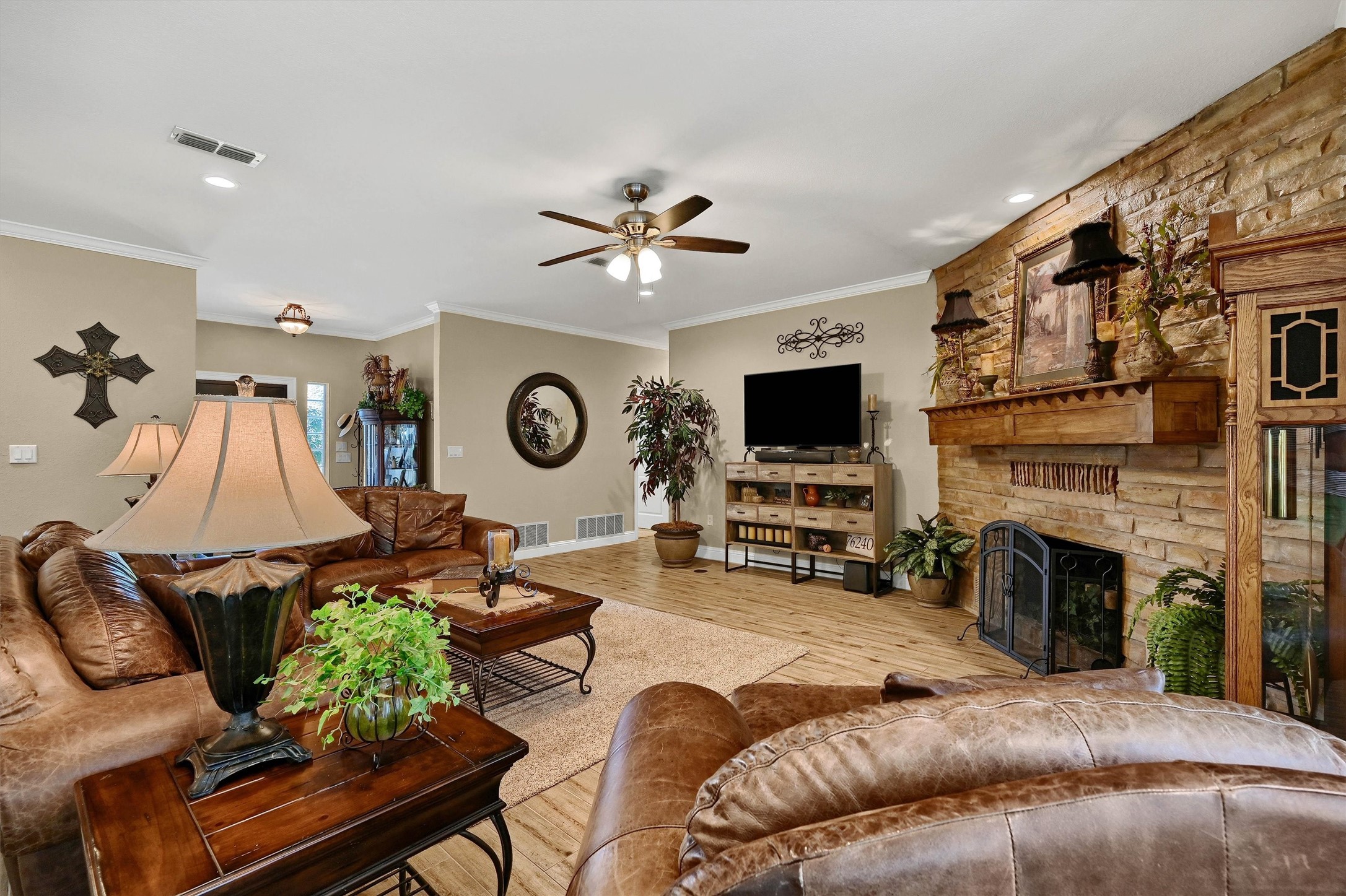 130 Cayuga Trail Lake Kiowa TX 76240