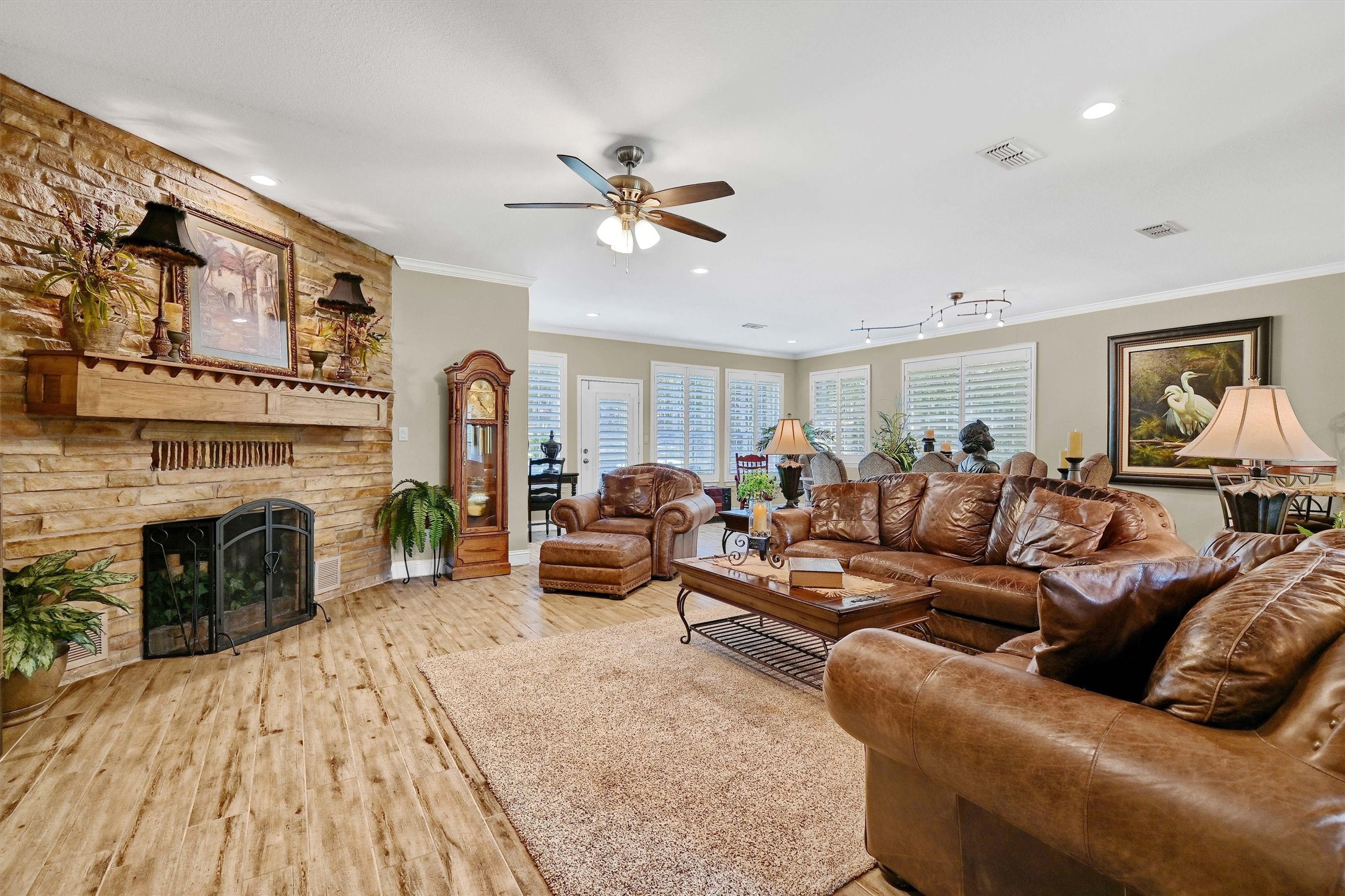 130 Cayuga Trail Lake Kiowa TX 76240