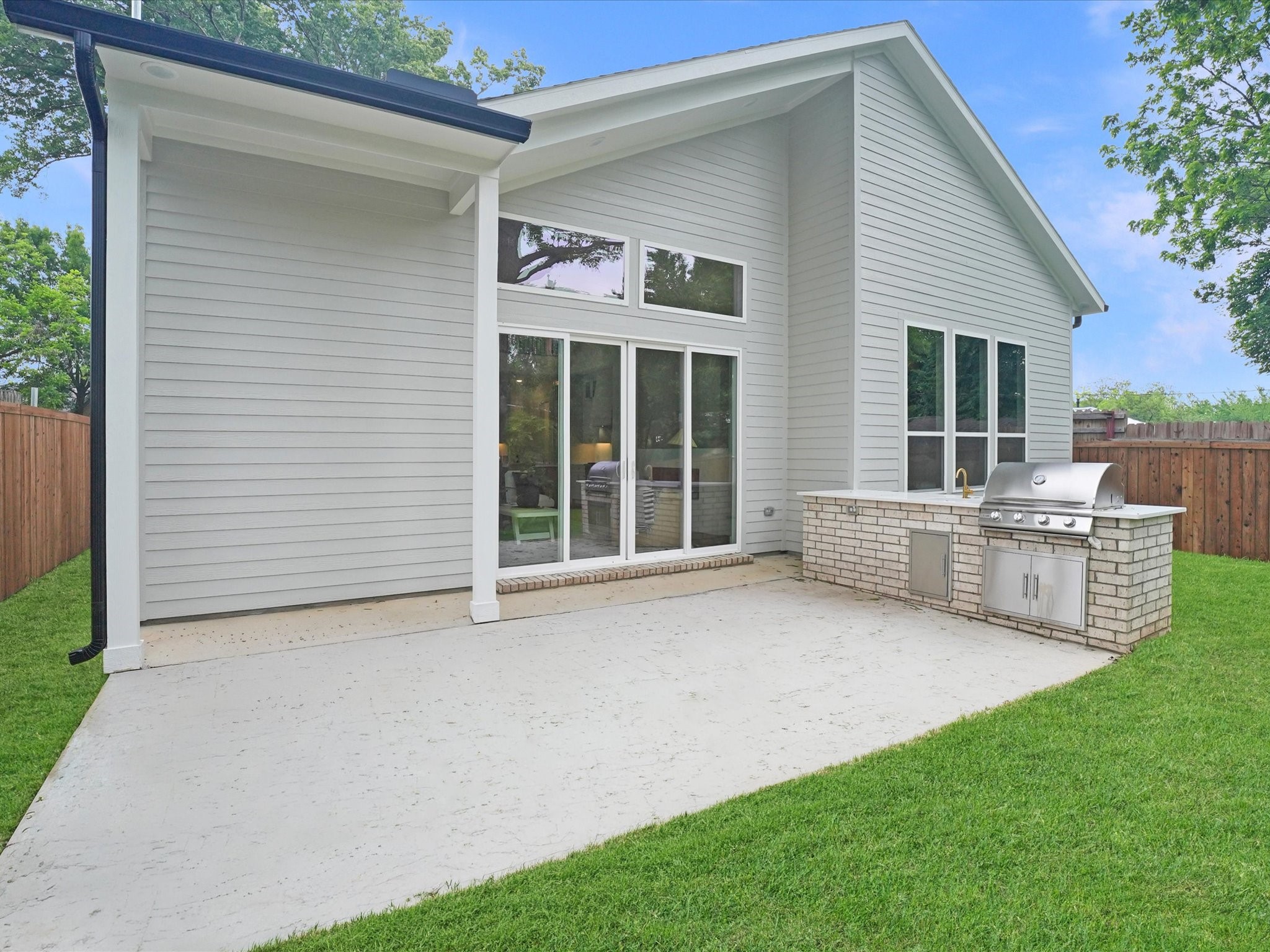 2610 Emmett Street Dallas TX 75211