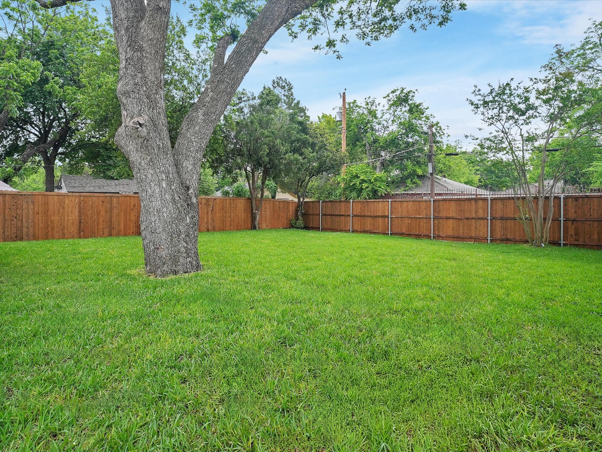 2610 Emmett Street Dallas TX 75211