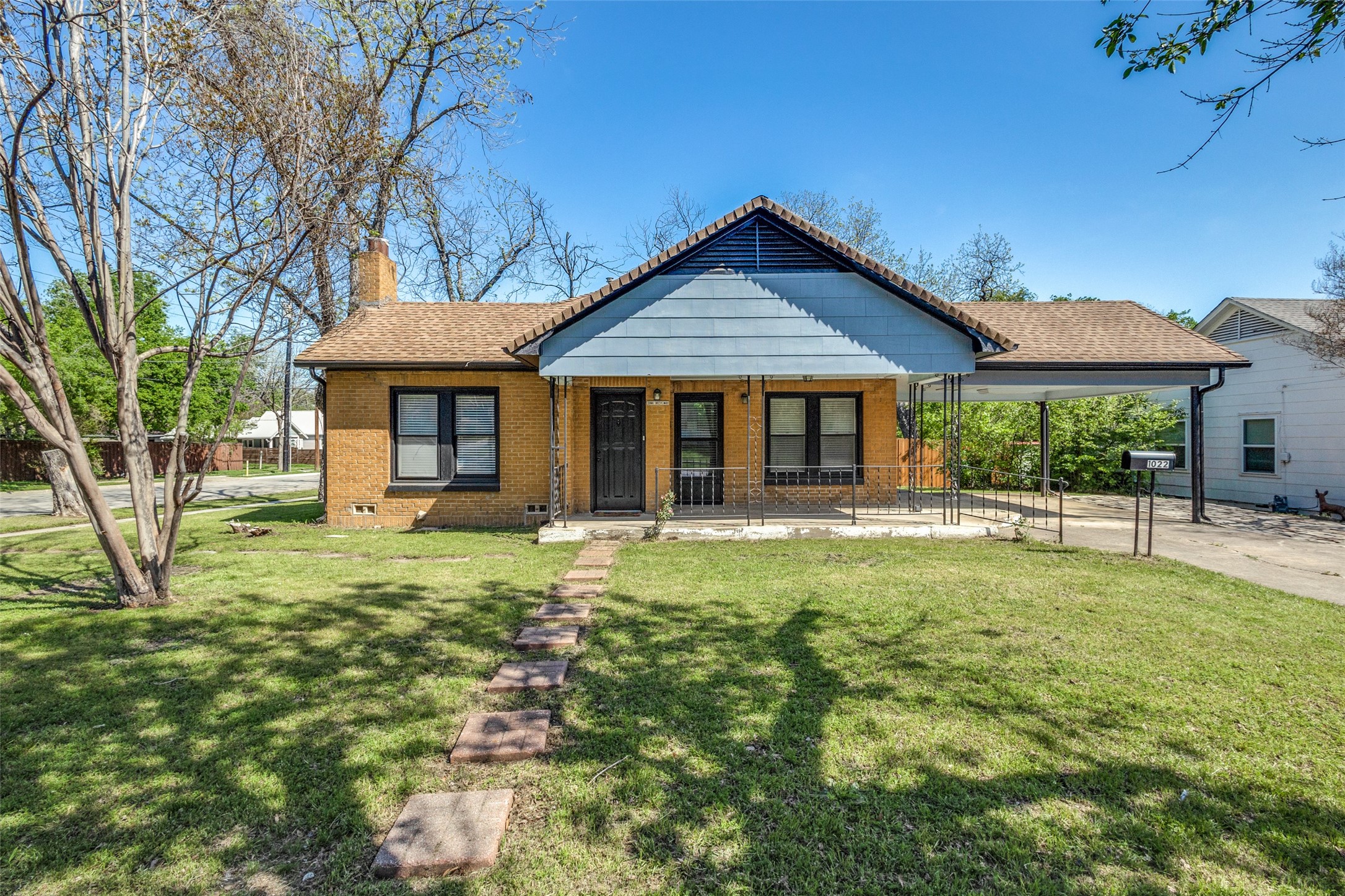 1022 W Congress Street Denton TX 76201
