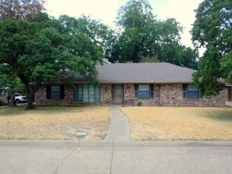 906 Hampshire Street Grand Prairie TX 75050