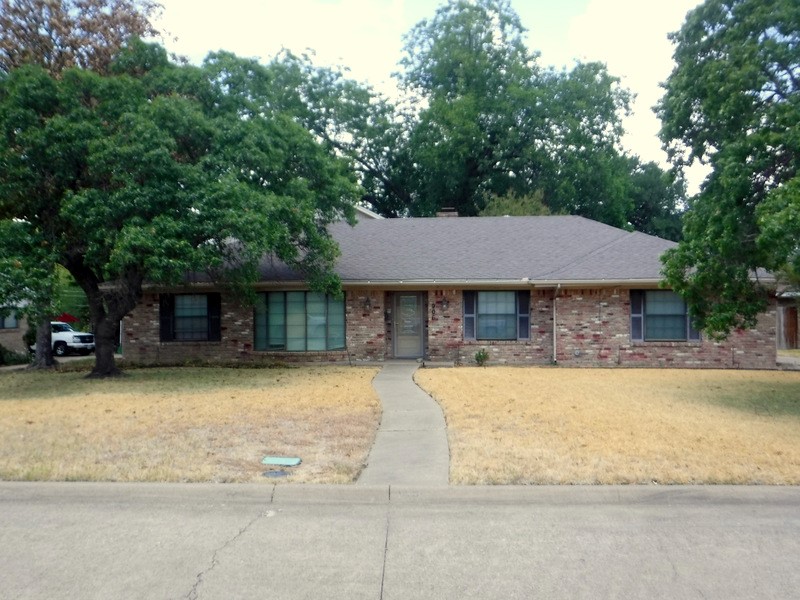 906 Hampshire Street Grand Prairie TX 75050