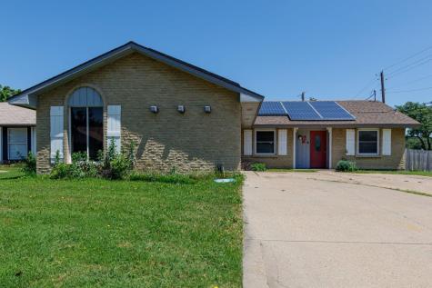 302 W Springdale Lane Grand Prairie TX 75052