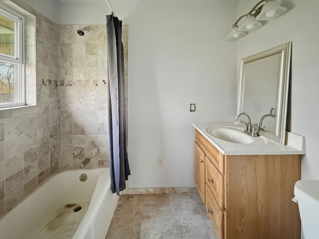 2247 W Sherman Street Paris TX 75460
