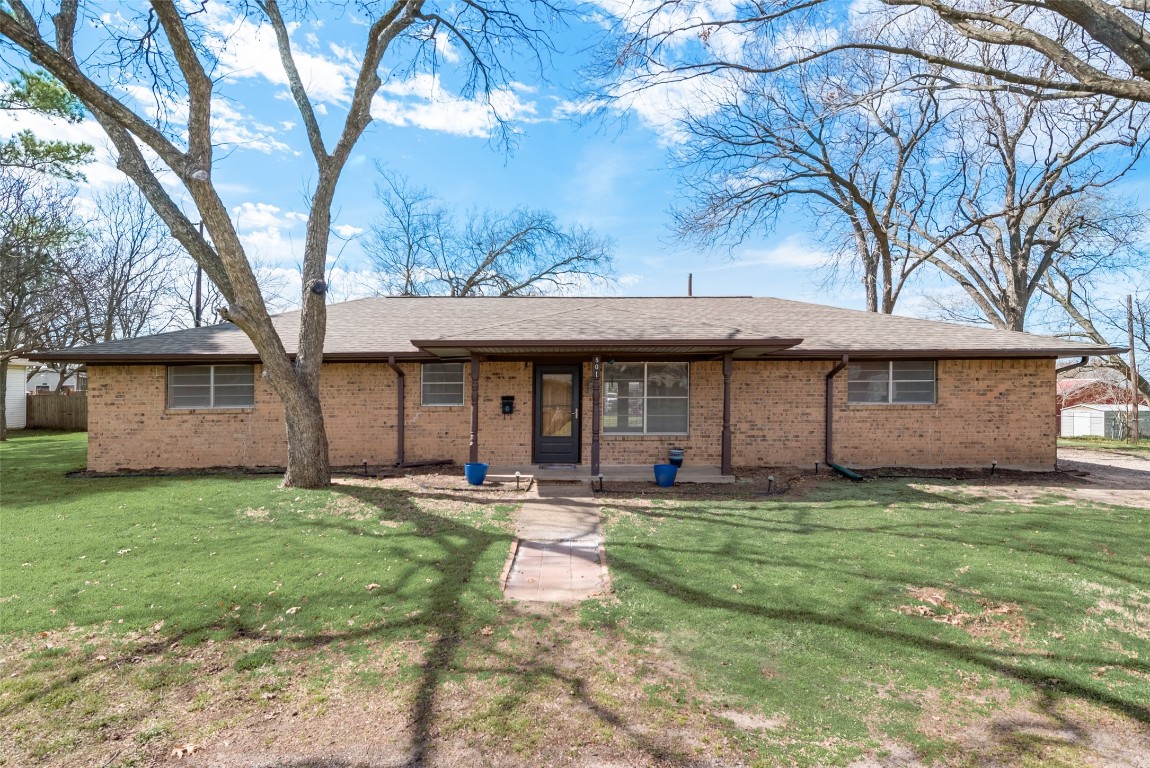 801 N Jackson Street Kaufman TX 75142