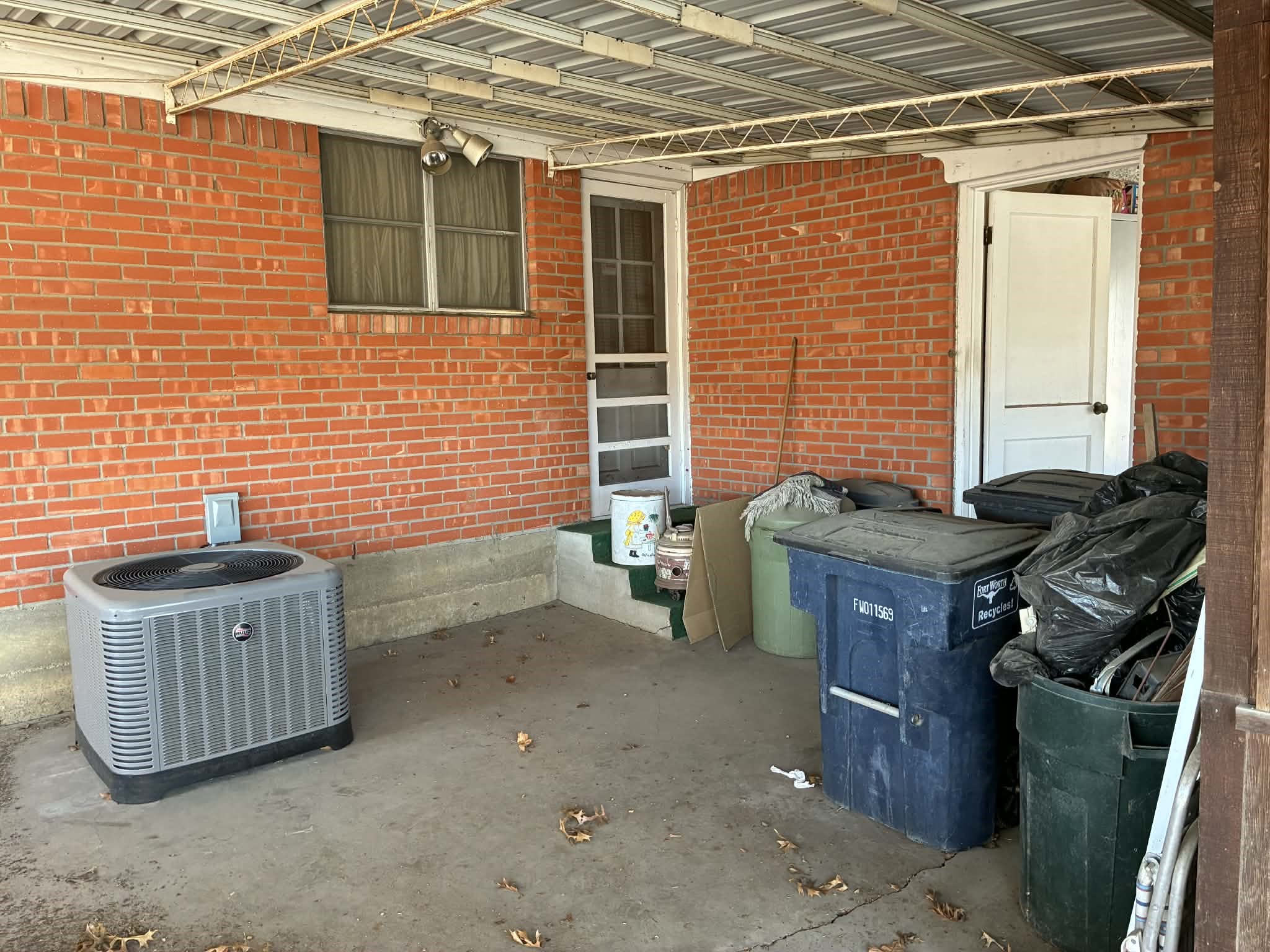 2421 Shalon Avenue Fort Worth TX 76112