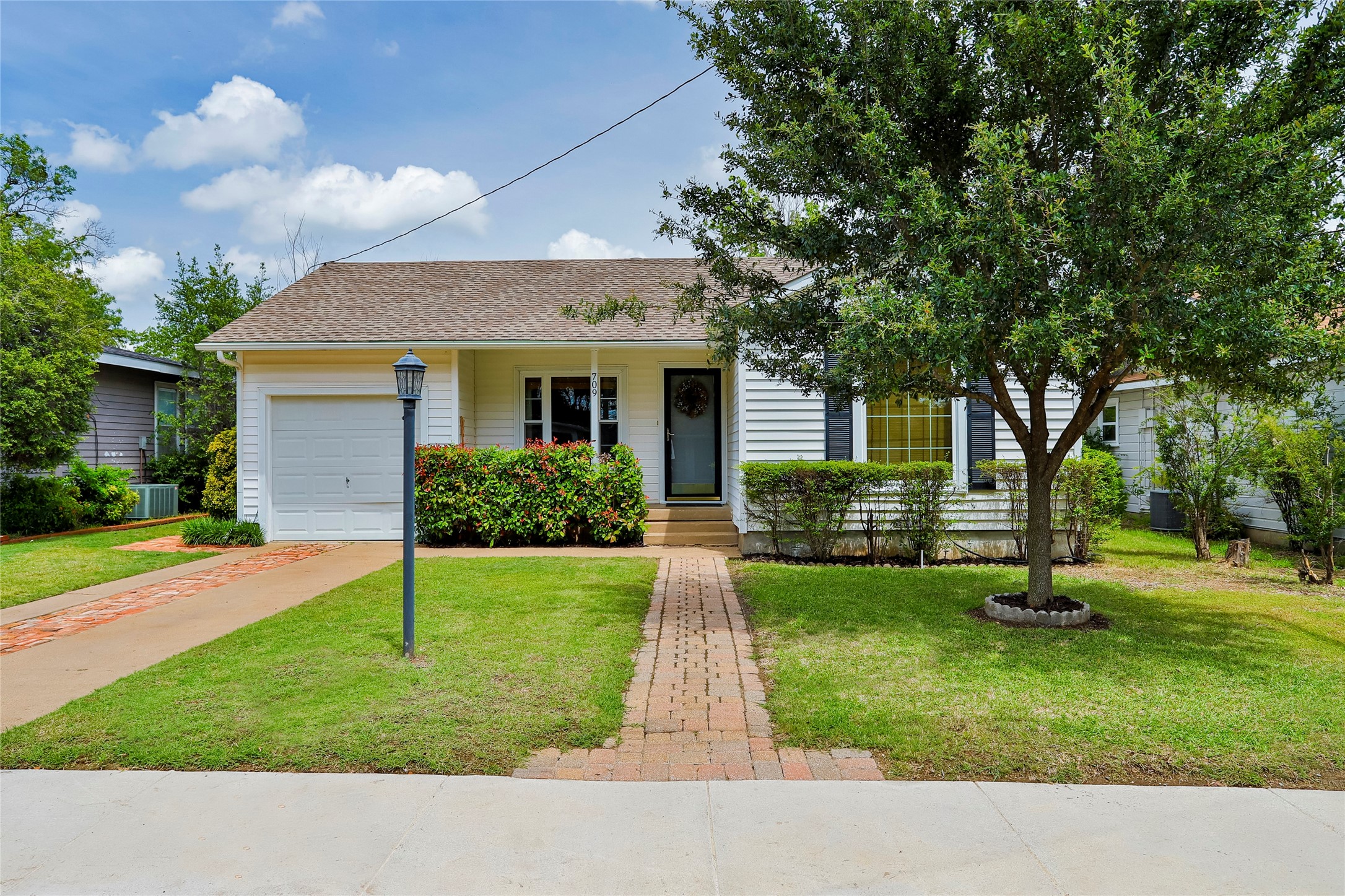 709 Sycamore Street Weatherford TX 76086