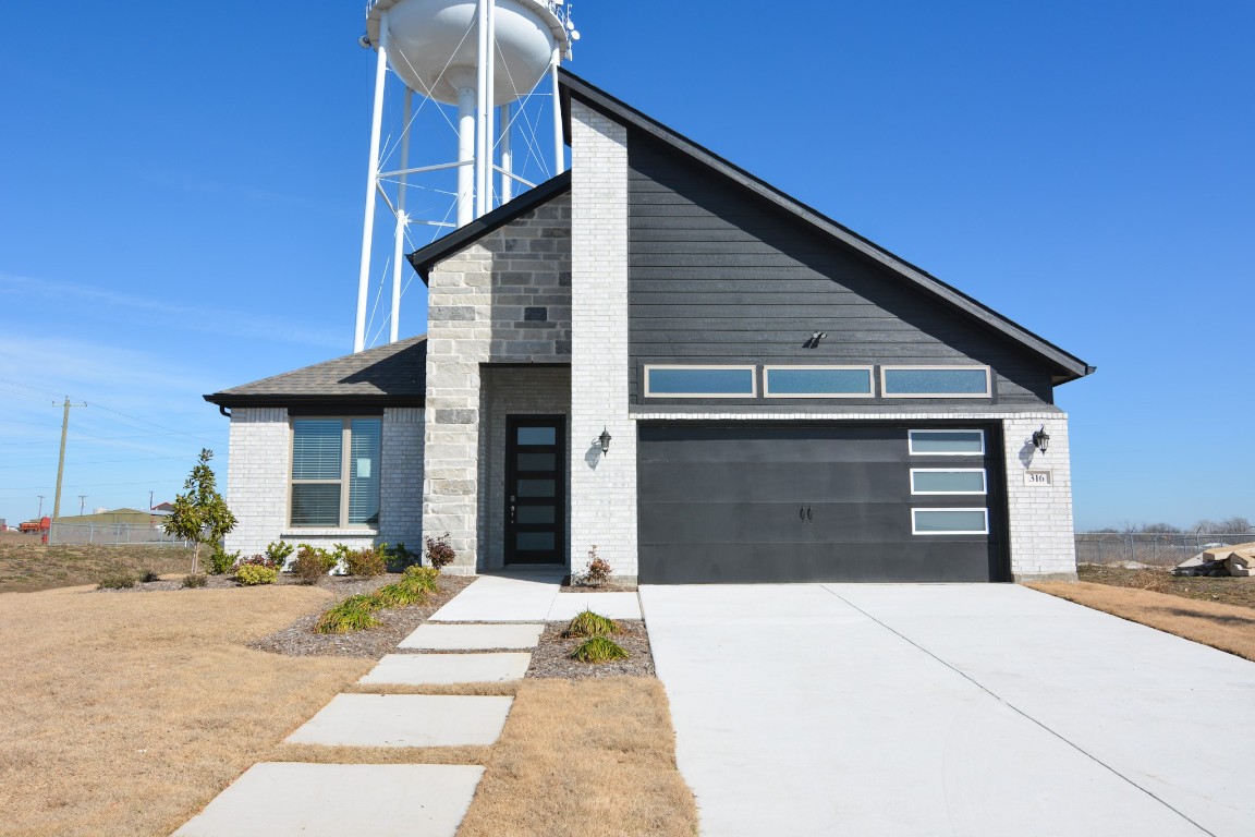 316 Tyler Street Grandview TX 76050