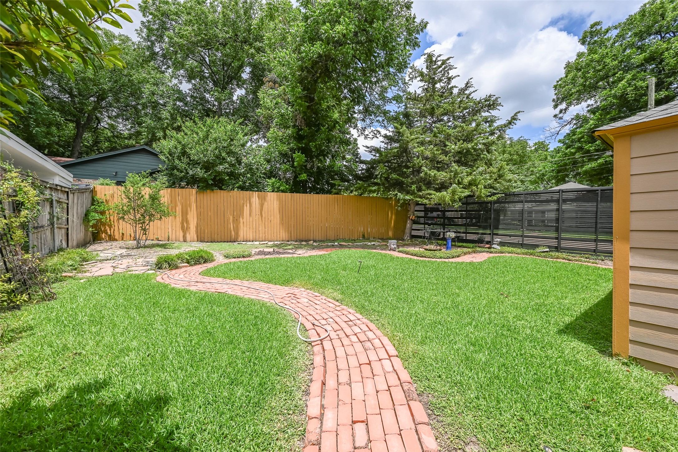 2819 Maple Springs Boulevard Dallas TX 75235